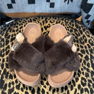 Kuailu Cozy Brown Faux Fur Slippers
